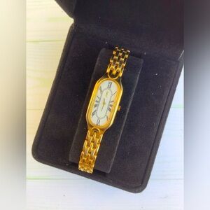Dressy authentic YVES SAINT LAURENT watch 💛